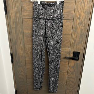 LILULEMON HIGH WAISTED LEGGINGS